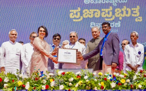 Karnataka Makes History with 2,500-km Human Chain on International Day of Democracy