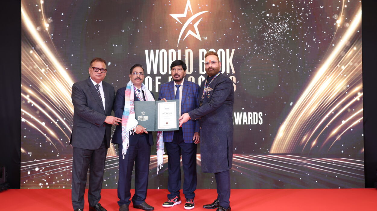World Book of Records Honoured Dr. Oravanthuruthikrishnankutty Rajagopalan with Certificate of Eminence at Atlantis – The Palm, Dubai